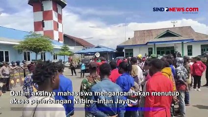 Ratusan Warga Intan Jaya dan Mahasiswa Geruduk Bandara Nabire