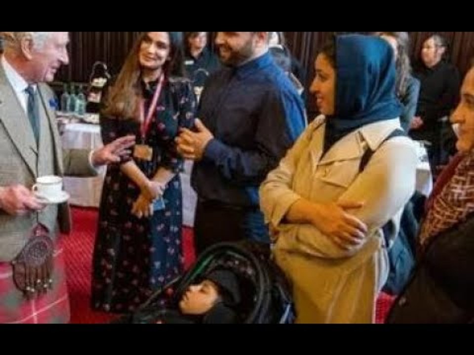 Le roi Charles rencontre des familles de réfugiés d'Ukraine, de Syrie et d'Afghanistan à Aberdeen