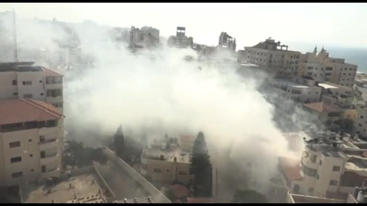 Fumo vicino al porto di Gaza dopo un attacco israeliano