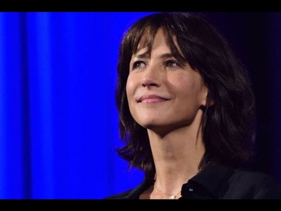 "Arrête maman !", en colère, la fille de Sophie Marceau, Juliette, remet sa mère en...