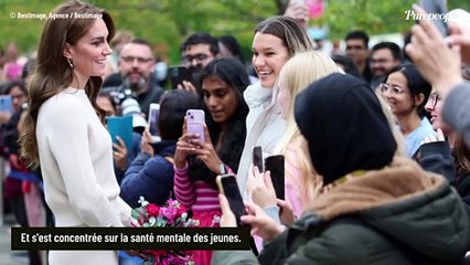 Kate Middleton : Fine silhouette dans un look très français, la princesse au comble de l'élégance et nostalgique