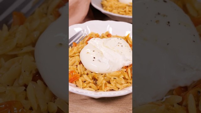 Le risotto d’orzo aux tomates cerises confites et burrata bien crémeuse