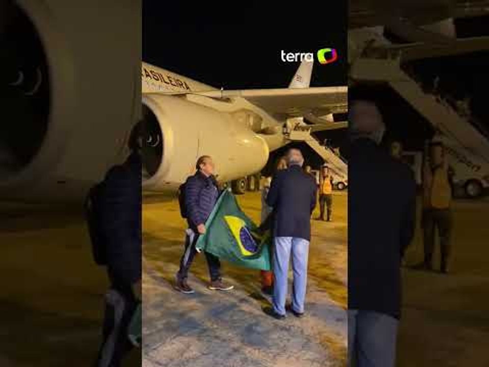 Primeiro voo com 211 brasileiros repatriados de Israel chega a Brasília