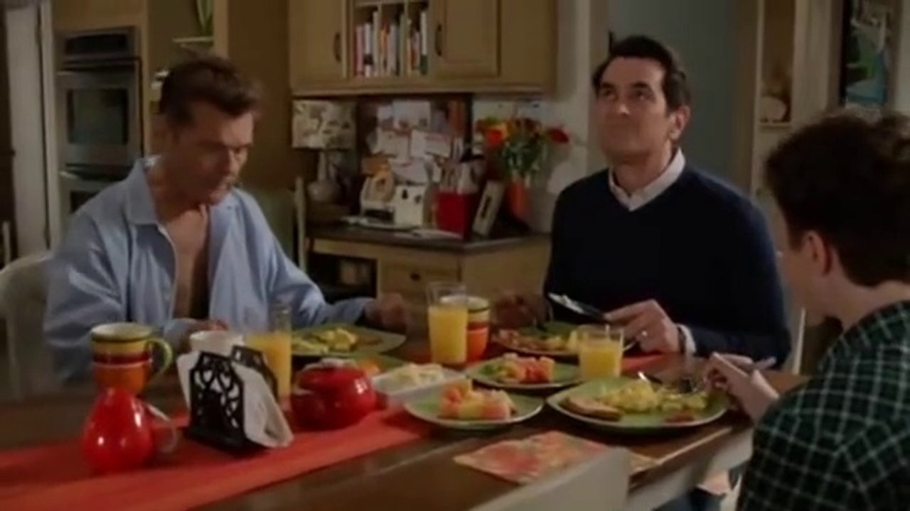 Modern Family - Bloopers Season 5.   Ariel Winter • Ty Burrell • Sofia Vergara