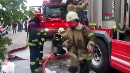 Un incendie s'est déclaré dans un atelier de fabrication d'instruments de musique à Eyüpsultan