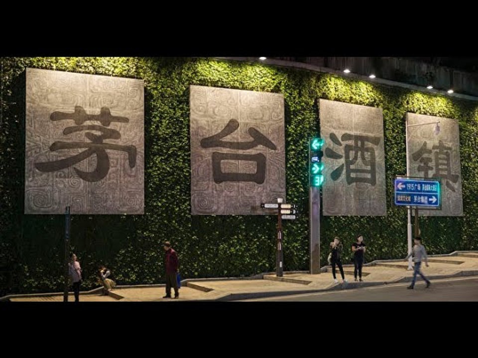 ✅  2月18日，A股三大指数高开低走。贵州茅台跌超5%以上，市值蒸发超1,600亿元人民币。在茅台带动下，酒类股集体高位跳水。