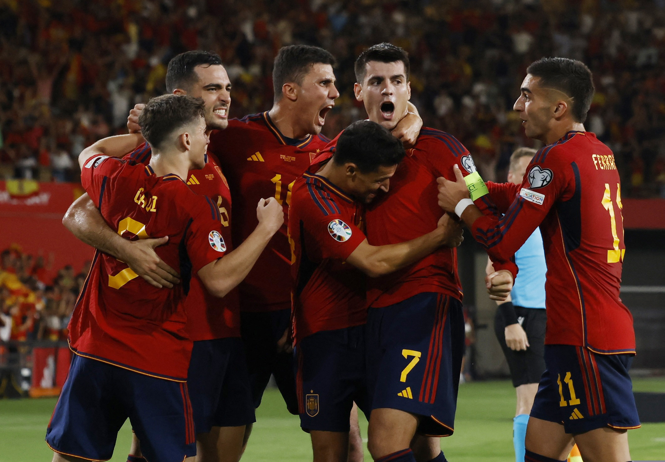 Spain coach 'happy to talk' to injured Lamine Yamal
