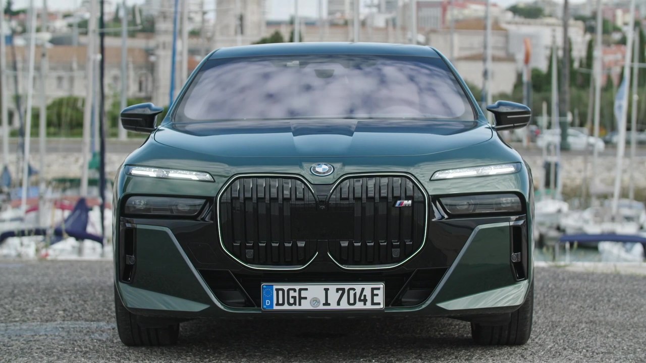 Der BMW i7 M70 xDrive - Exklusiver Akzent - Beleuchtete BMW Niere Iconic Glow erstmals in Verbindung mit M Performance Paket