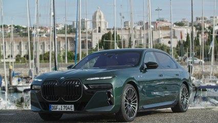 BMW i7 M70 xDrive Exterior Design in Aurora Diamond Green