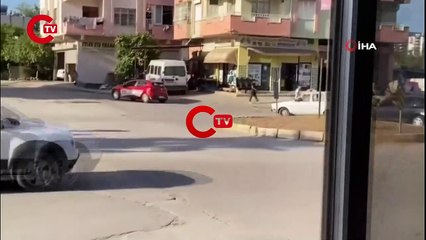 Otomobili çekmek için küçük çocuğu halat yerine kullandılar