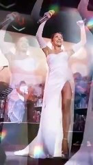 Melek Mosso et Serkan Sağdıç se sont mariés ! Au lieu d'un mariage, ils ont organisé un concert de charité pour les victimes du tremblement de terre.