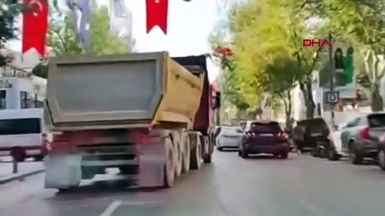 Conducteur de camion de terrassement dangereux à Kadıköy