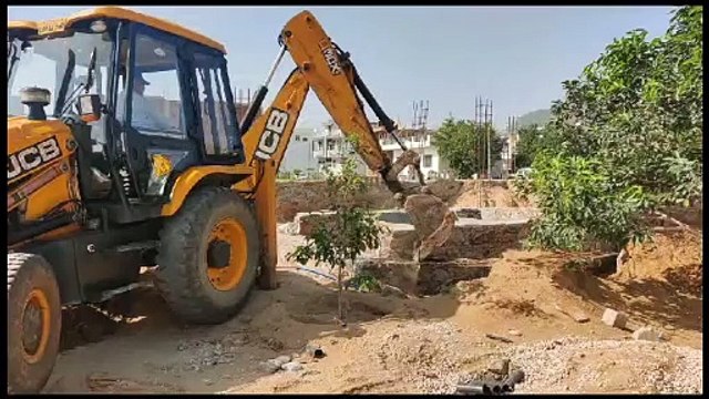 जेडीए ने अवैध निर्माणों पर चलाया बुलडोजर