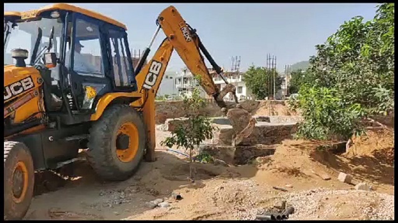जेडीए ने अवैध निर्माणों पर चलाया बुलडोजर