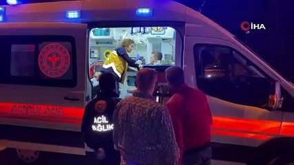 Servis minibüsü ile otomobil çarpıştı: 3 yolcu yaralı