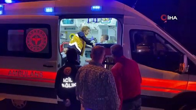 Servis minibüsü ile otomobil çarpıştı: 3 yolcu yaralı