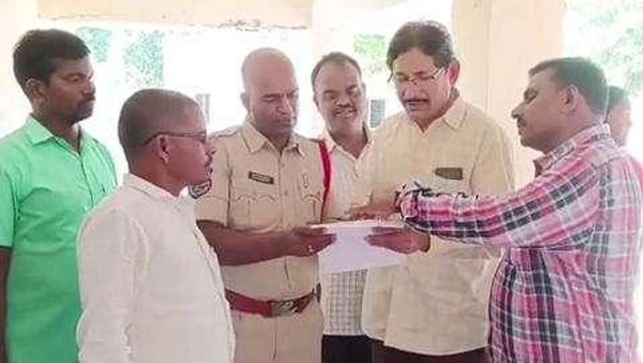 నారాయణపేట: పోలింగ్ కేంద్రాలను పరిశీలించిన ఎన్నికల అధికారులు