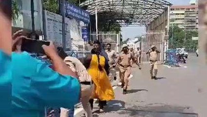 హైదరాబాద్: ప్రగతి భవన్ ముందు దంపతుల ఆత్మహత్యాయత్నం