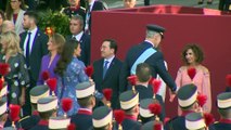 Los Reyes y Leonor saludan a los políticos presentes en el acto del 12-O