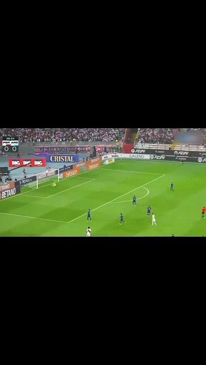 Reynoso desata la ira de los hinchas al reemplazar a Guerrero al final del primer tiempo