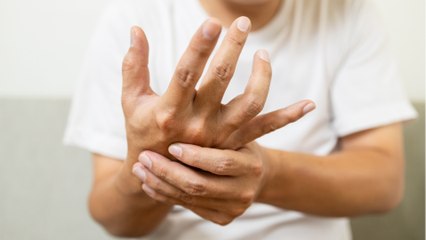 Muskelzucken: Das kann es für eure Gesundheit bedeuten