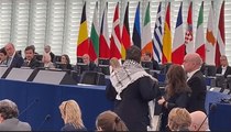 ¿Por qué el Parlamento Europeo ‘manda a callar’ a Manu Pineda, el diputado de IU que posó con terroristas en Hamás?