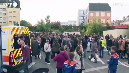 Francia, allerta bomba: evacuata scuola del professore ucciso ad Arras