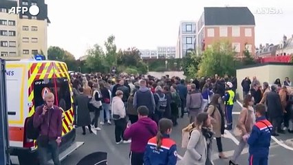 Francia, allerta bomba: evacuata scuola del professore ucciso ad Arras