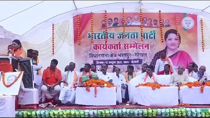 भाजपा महिला प्रत्याशी के विवादित बोल- जो मेरे कार्यकर्ता की एक अंगुली काटेगा, उसके एक हाथ काटकर दूसरे हाथ में दे दूंगी, मिला नोटिस