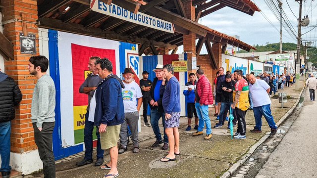 Brusque abre venda de ingressos para a final da Série C com filas gigantes