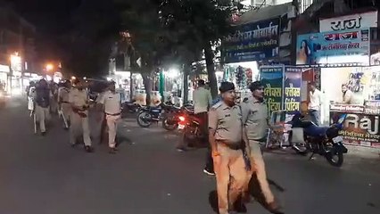 पुलिस ने निकाला शहर में फ्लेग मार्च