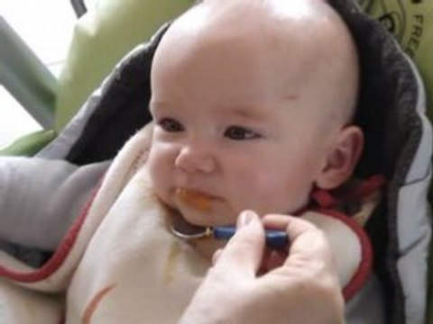 Premières cuillères de carottes !!!!!!!!!