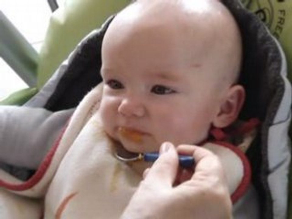 Premières cuillères de carottes !!!!!!!!!