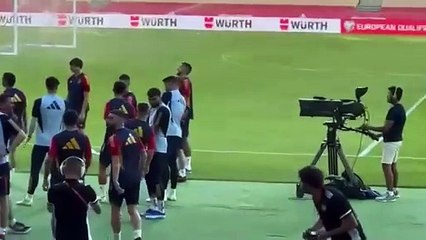 El buen rollo de Gavi con Joselu en la selección española