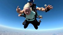 Une Américaine de 104 ans meurt quelques jours après avoir battu un record du monde de saut en parachute