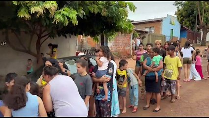 Polícia Militar realiza entrega de doces no Melissa