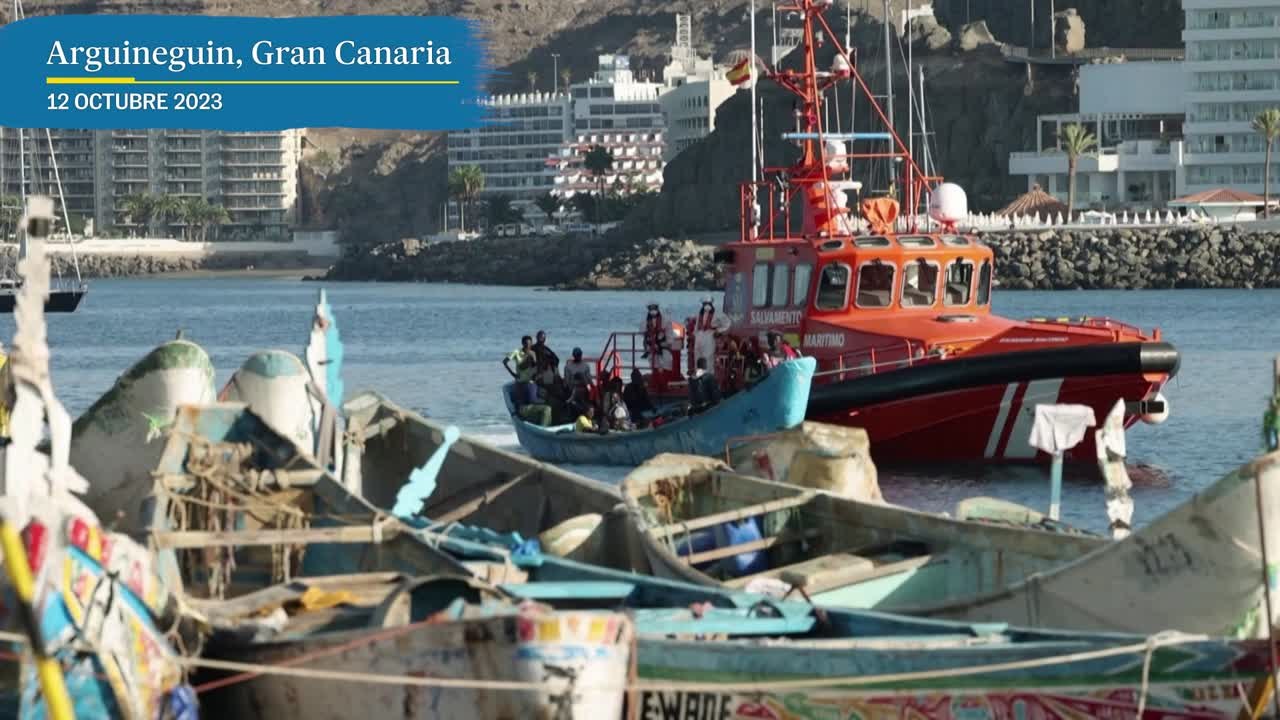 70 inmigrantes subsaharianos llegan al muelle de Arguineguín tras ser rescatados de un cayuco