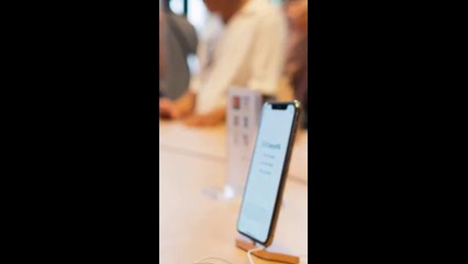 ROBÓ UN TELÉFONO MASTICANDO EL CABLE ANTIRROBO #smartphone #iphone #actualidad