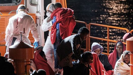 ✅  Más de 15.000 menores llegaron a España en patera entre el 2014 y el 2019 y casi todos sin parien