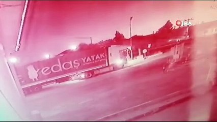 Nevşehir'de tarım işçilerini taşıyan minibüs ile otomobilin çarpıştığı kaza kamerada: 14 yaralı