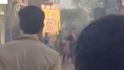 अमरोहा: दो पक्षों में जमकर चला खूनी संघर्ष, मारपीट का वीडियो वायरल