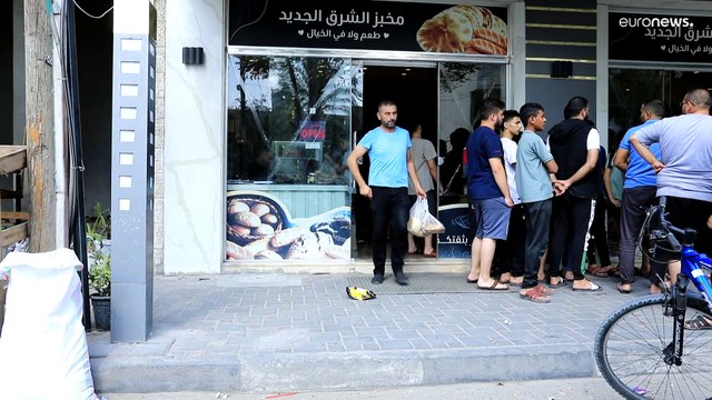 طوفان الأقصى: كاميرا يورونيوز في قطاع غزة المنكوب.. دمار وطوابير للحصول على الماء والغذاء