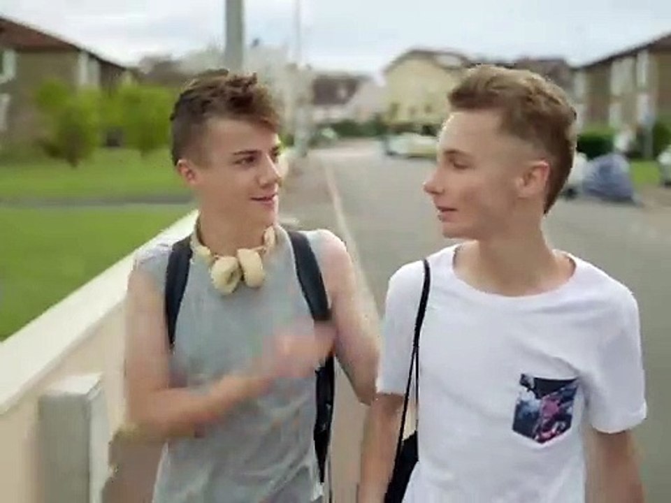 Une nuit, à travers champs Bande-annonce (DE)