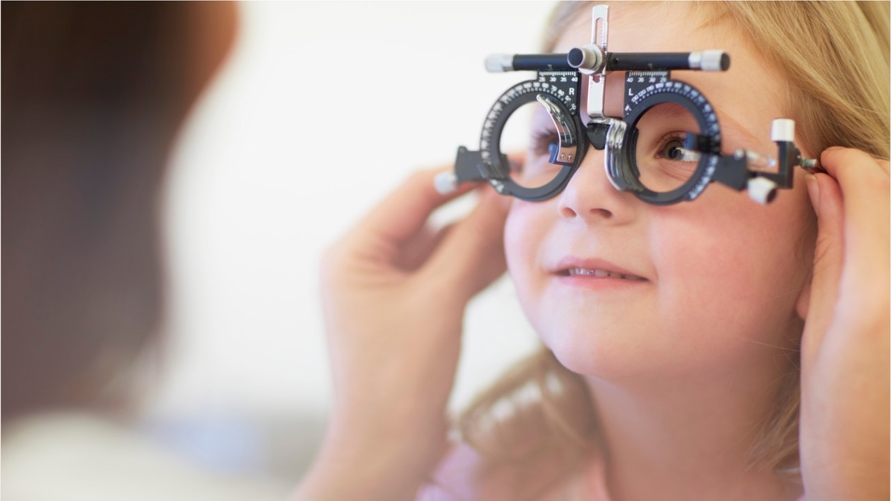 Wann das Kind das erste Mal zum Augenarzt gehen sollte