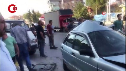 Zincirleme kazada 4 araç birbirine girdi 1 yaralı