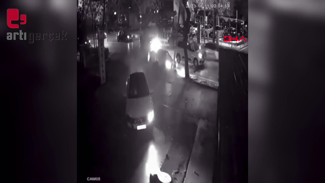 Kadıköy'de hatalı şerit değiştiren sürücü, kazaya neden oldu