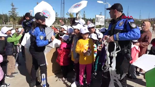 Erzurum Emniyet Müdürlüğü, çocuklara yönelik uçurtma şenliği düzenledi