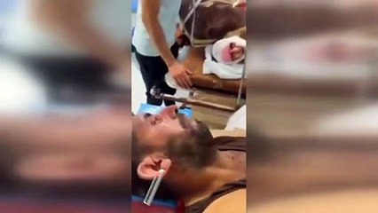 Gazze'de yürek burkan anlar: Yaralı çocuk babasını teselli etti