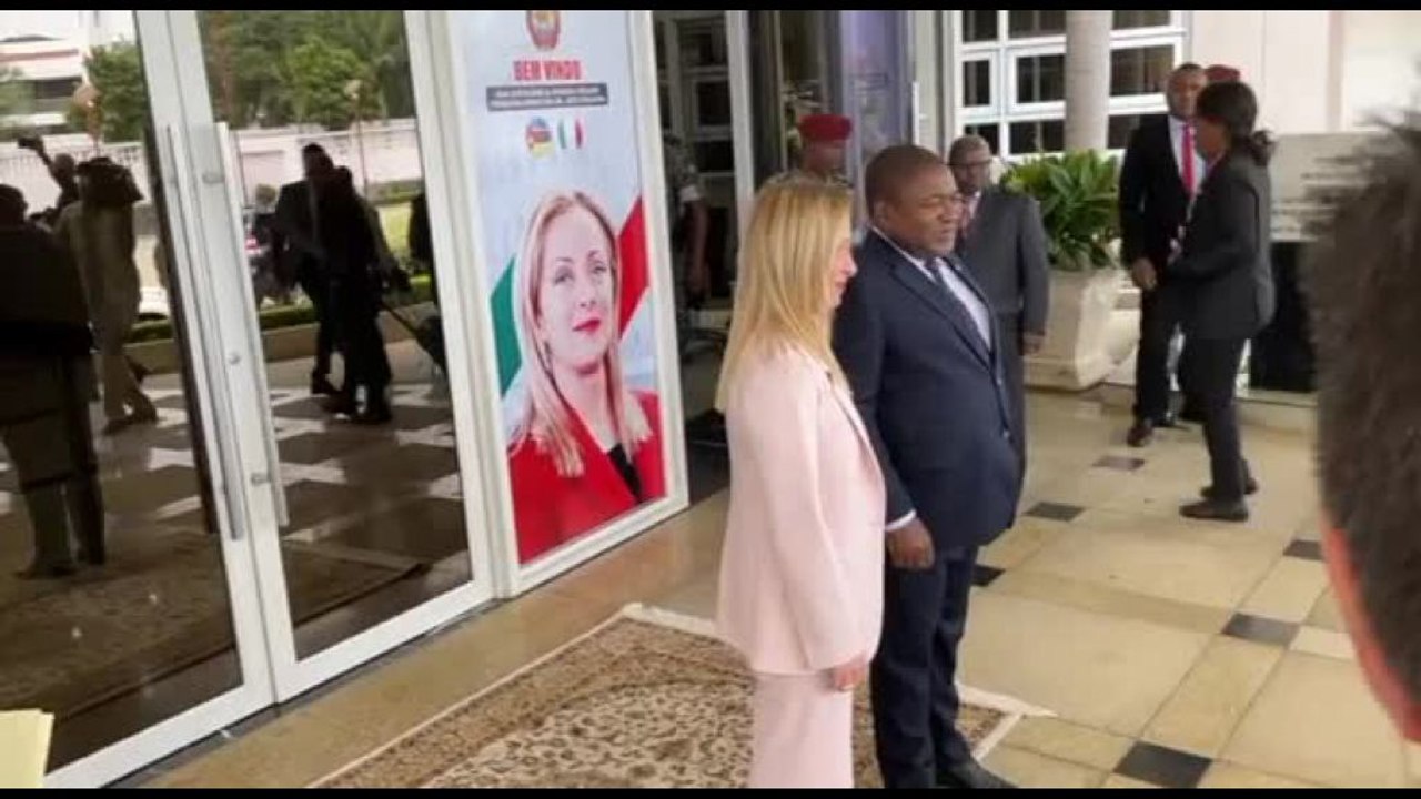 Meloni atterrata a Maputo, incontra presidente poi va in Congo