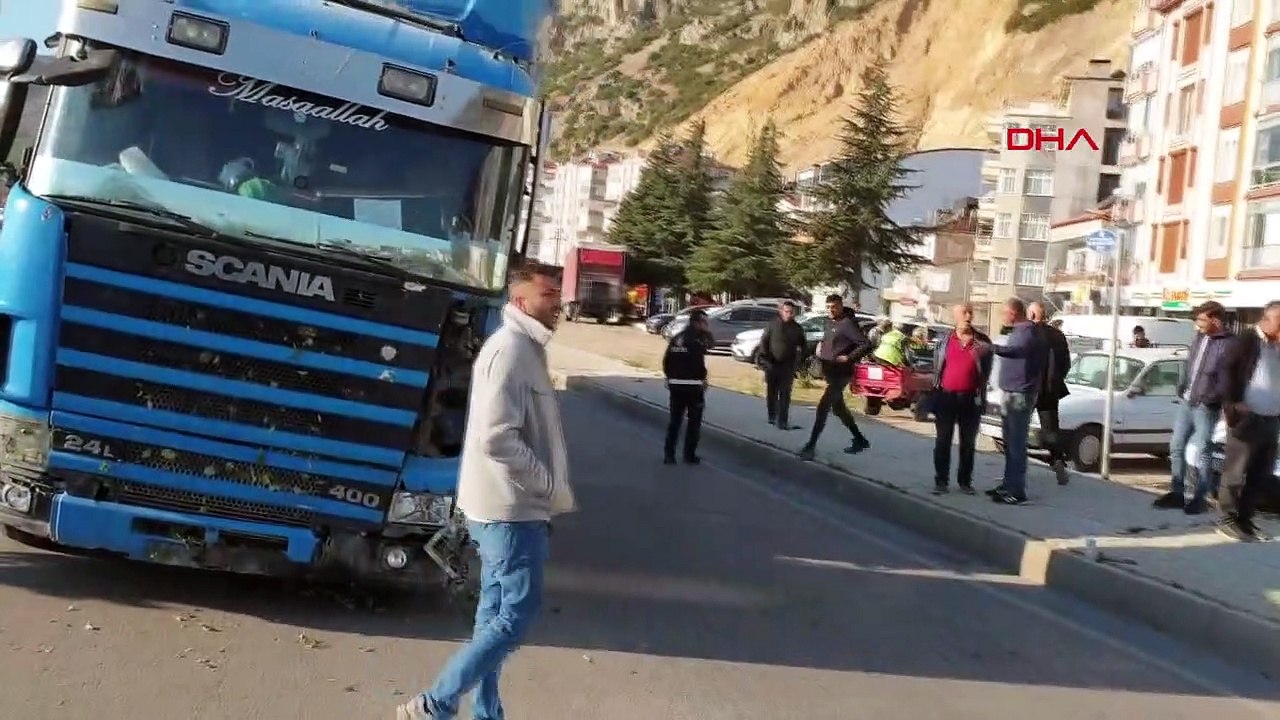 Un CAMION avec un pneu crevé à Isparta a traversé la voie opposée
